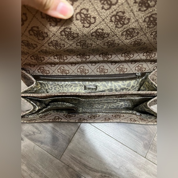 Guess Shoulder Bag - Picture 5 of 7